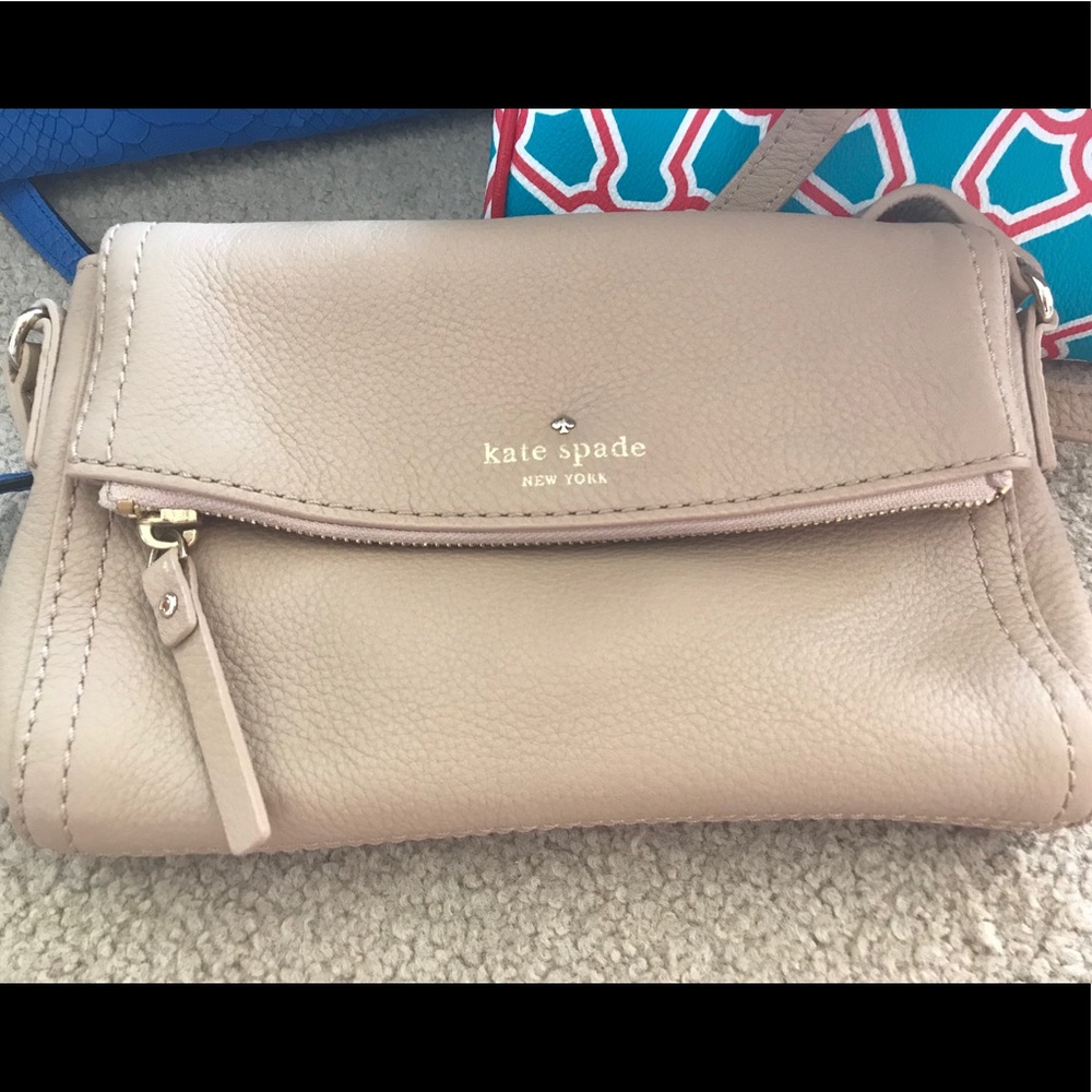EUC small light tan crossbody leather bag